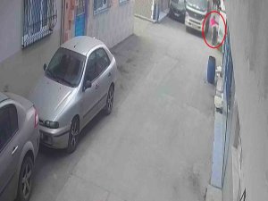 Kamyonetin Altında Kalan Çocuk Hayatını Kaybetti