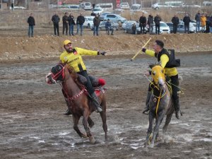 Bu Kez Atlar Depremzede Aileler Ve Çocuklar İçin Dörtnala Koştular
