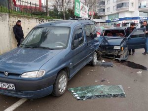 Samsun’da Otomobil Park Halindeki Araca Çarptı: 1 Yaralı