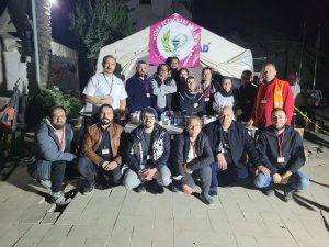 Aydınlı Eczacılar Deprem Bölgesindeki Sahra Eczanesi’nde Şifa Dağıtıyor