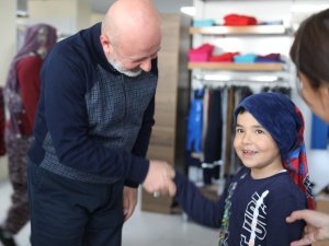 Kocasinan, Sosyal Market İle Depremzedelerin Kıyafet Taleplerini Karşılıyor