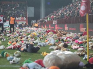 Bosna Hersek’te Oynanan Maçta Türkiye’deki Depremzede Çocuklara Destek