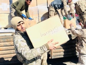 Baykan’dan Giden Güvenlik Korucuları Deprem Bölgesinde Yaraları Sarıyor