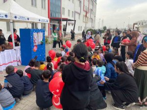 Batman Üniversitesinden Depremden Etkilenen Çocuklara Moral Etkinliği
