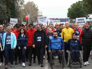 Bakan Kasapoğlu, 18. Antalya Maratonu’ndaki Farkındalık Koşusuna Katıldı