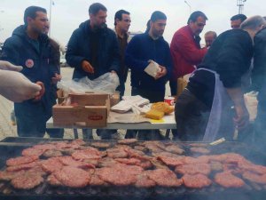Deprem Bölgesi Malatya’da 28 Bin Kişiye Köfte Ekmek Dağıtıldı