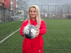 Enkazdan Çıktı, Yeşil Sahalara Koştu