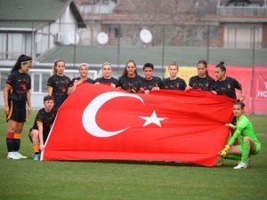 Turkcell Kadın Futbol Süper Ligi: Galatasaray: 5 - Konak Belediyespor: 0