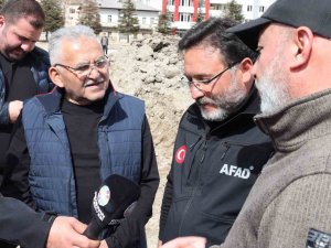 Başkan Büyükkılıç, Elbistan Kayseri Çarşısı’nda İncelemelerde Bulundu