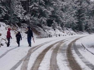 Spil Dağı’na Mart Ayında Lapa Lapa Kar Yağdı