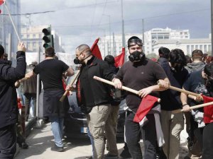 Atina’da Tren Kazası Protestosunda Göstericiler Polisle Çatıştı