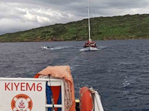 Motor Arızası Nedeniyle Sürüklenen Tekne Kurtarıldı