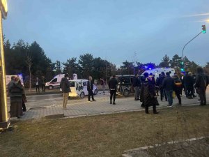 Nevşehir’de Fireni Patlayan Kamyon Araçlara Çarptı: 6 Yaralı