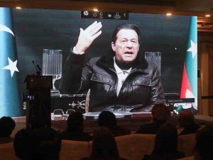 Pakistan’ın Eski Başbakanı Khan’a Yayın Yasağı