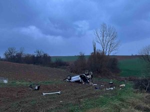 Tekirdağ’da Otomobil Tarlaya Uçtu: 2 Yaralı