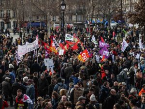 Fransa’da Sendikalardan 7 Mart’ta Emeklilik Reformuna Karşı Grev Çağrısı