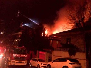 Üsküdar’da Lüks Villa Alev Alev Yandı