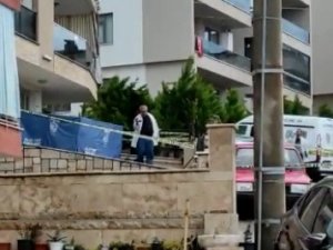 Cam Silerken Balkondan Düşen Kadın Öldü