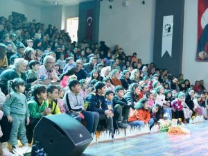 Didim’de Müzikli Tiyatro Oyununa Yoğun İlgi Gösterdi