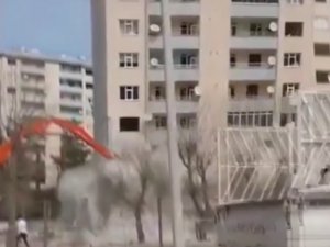 Kontrollü Yıkımda Bina Böyle Devrildi