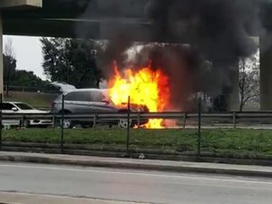 Başakşehir’de Lüks Bir Otomobil Alev Aldı