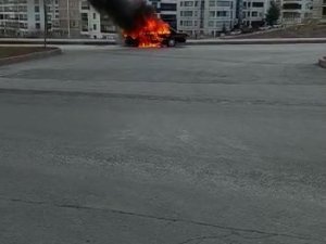 Elazığ’da Otomobil Alev Alev Yandı