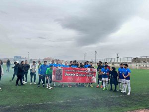 Maç Öncesi Yeşil Sahada Evlilik Teklifi