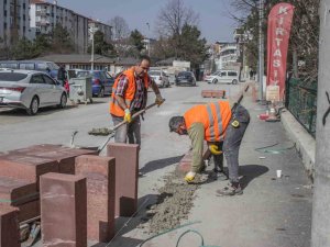 Yıldırım Beyazıt Mahallesi’nde Kaldırım Çalışmaları