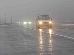 Bolu Dağı’nda Sis Ve Karla Karışık Yağmur Etkili Oluyor