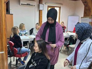Meslek Öğrenen Eller Depremzede Kadınlar İçin Çalışacak