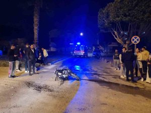 Manavgat’ta Otomobille Motosiklet Çarpıştı: 1 Yaralı