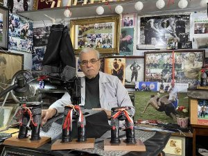 ’Yaşayan İ̇nsan Hazinesi’ İ̇rfan Usta Pehlivanlar İçin 67 Yıldır Kispet Dikiyor