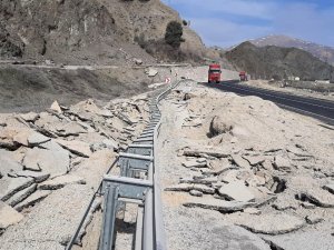Karayolundaki Hasar Depremin Boyutunu Gözler Önüne Serdi
