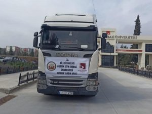 Su Yüklü Yardım Tırı Deprem Bölgesine Gitmek Üzere Harekete Geçti