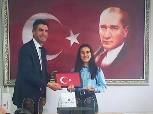 Eskişehir Ticaret Borsası Ortaokulu Öğrencisi Yağmur Bilgiç Odunpazarı Birincisi Oldu