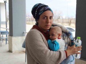 Depreme 4 Çocuğuyla Birlikte Yakalanan Anne Deprem Anını Gözyaşlarıyla Anlattı