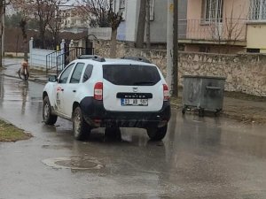 Otomobilin Çarptığı Kadın Hastaneye Kaldırıldı