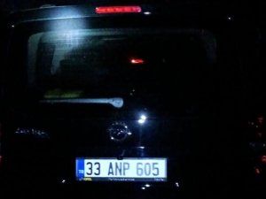 Kontrolden Çıkan Otomobil Trafik Levhasına Çarptı