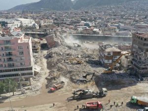 Büyükşehir, Hatay’da Ağır Hasarlı 51 Binanın Yıkımını Gerçekleştirdi