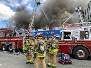 New York’ta Süpermarkette Yangın: 7 Yaralı