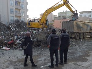 Tekirdağ Çevre, Şehircilik Ve İ̇klim Değişikliği Müdürlüğü Personeli Hasar Tespit Çalışmalarını Sürdürüyor