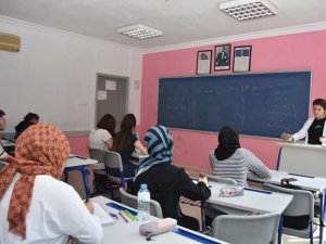Nazgem Depremzede Öğrencileri Sınavlara Hazırlıyor