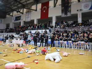 Milli Basketbolcu Nilay Aydoğan, Turgutlu’daki Maçta Anıldı