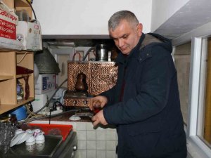 Yıllarca Çay Getirdiği Kurumdan İlk Eyt’li Olmanın Mutluluğunu Yaşıyor
