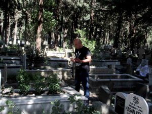 Depremin Vurduğu Hatay’da Mezarlıklarda Zarar Gördü