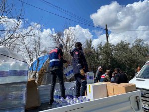 Defne İ̇lçe Jandarma Komutanlığından Vatandaşlara Su Yardımı
