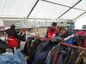 Türk Kızılay Deprem Bölgesinde 6 İlde 12 Sosyal Marketle Hizmet Veriyor