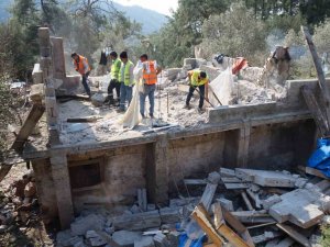 Marmaris’te Kaçak Yapılar Yıkılıyor