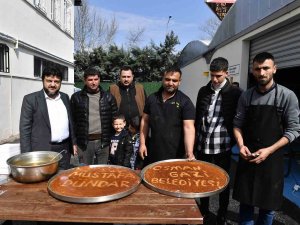 Depremzede Vatandaştan Künefeli Teşekkür