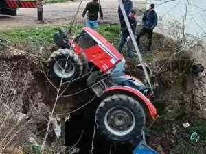 Yalova’da Kontrolden Çıkan Traktör Dere Yatağına Düştü